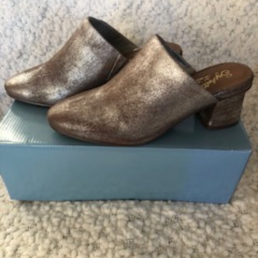 Seychelles Pewter Leather Mule size 6 NWB